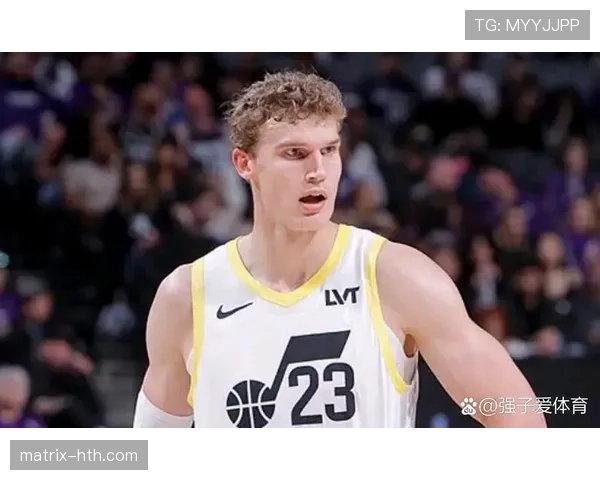 马尔卡宁无球跑动拉开空间，三分效率提升改变爵士进攻结构